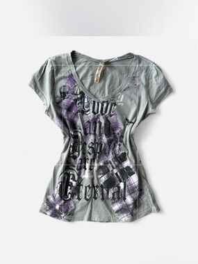 Y2K grey and purple graphic tee v neck